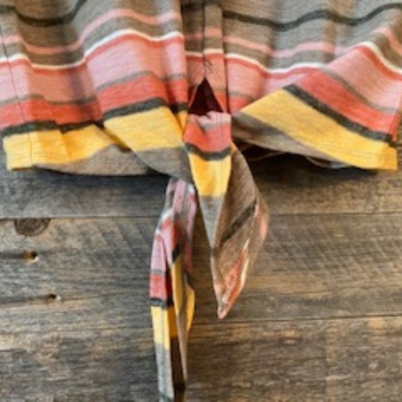 Texture & Thread Modern Tie-Front Top - Picture 3 of 5